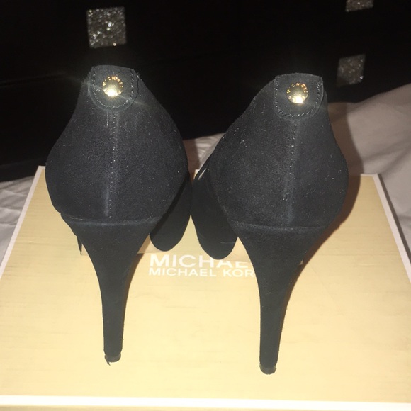 Michael Kors York Pump - Picture 3 of 7